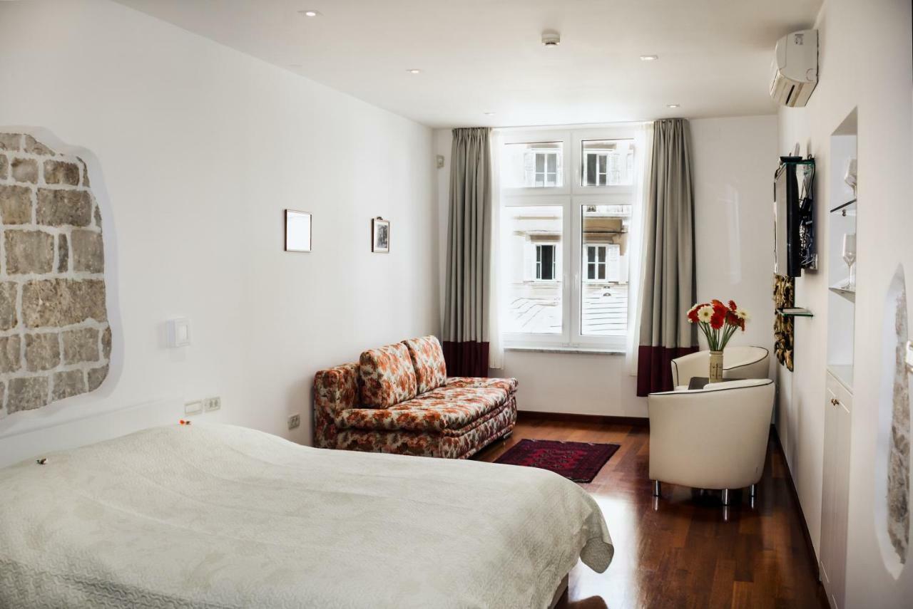 Old Square Studio Apartment Split Exterior photo